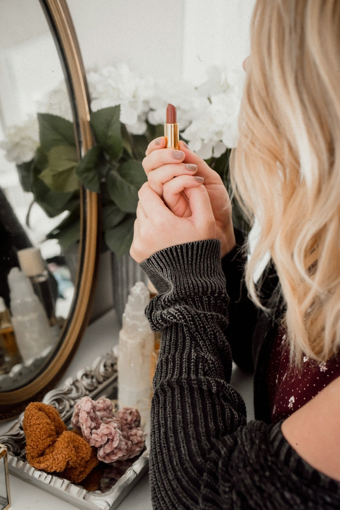 DIY Tips for a Personalized and Elegant Makeup Vanity - Yanosaku Sotre