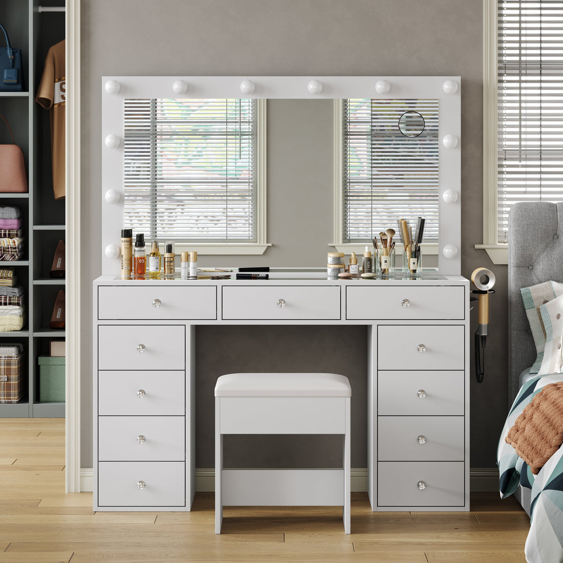 ✨How Can You Actually Store a Lot of Makeup on a Small Vanity Table?✨