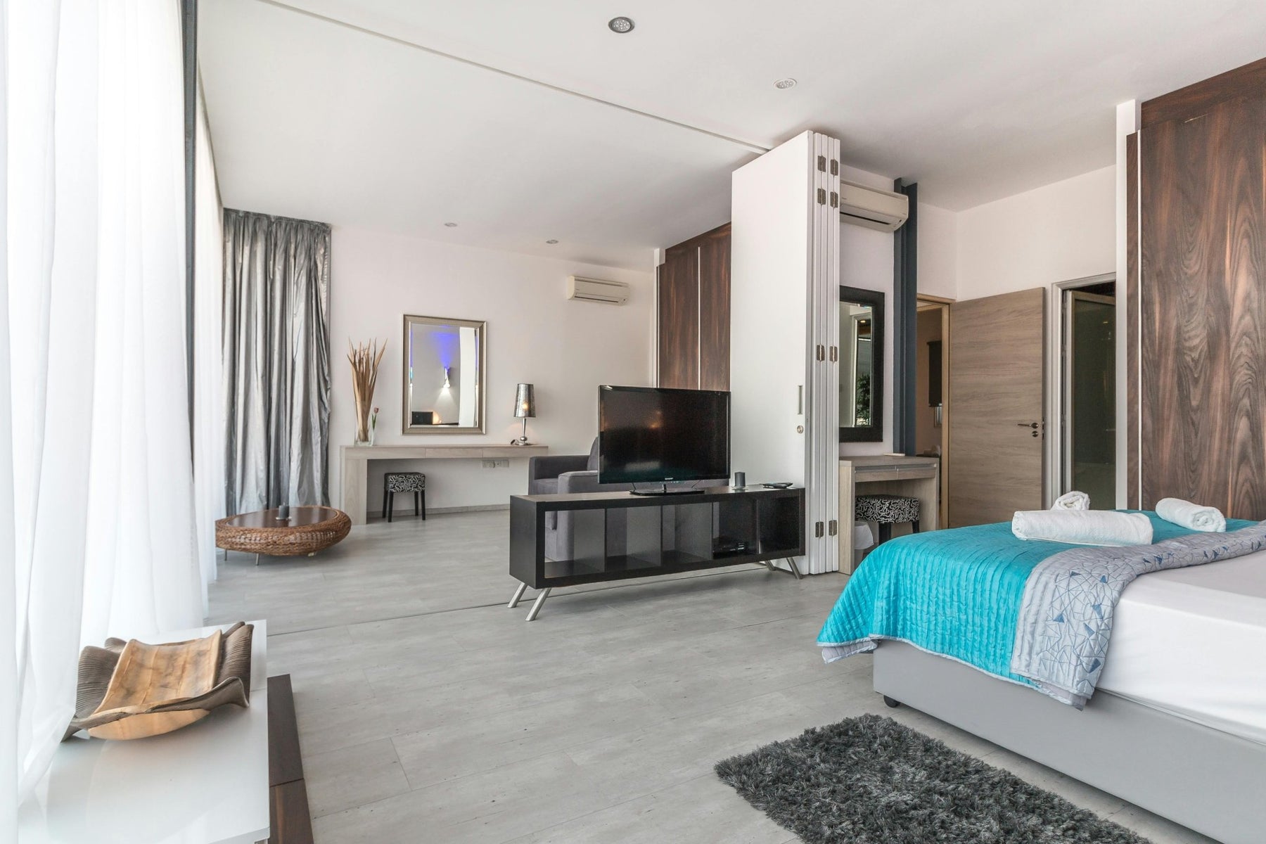 Best Bedroom Furniture for Couples: His & Hers Storage Solutions - Vektaya