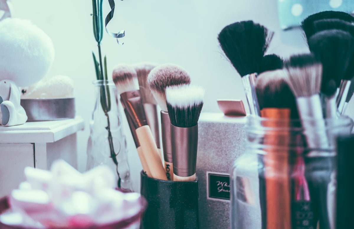 Choosing the Right Mirror for Your Makeup Vanity - Yanosaku Sotre
