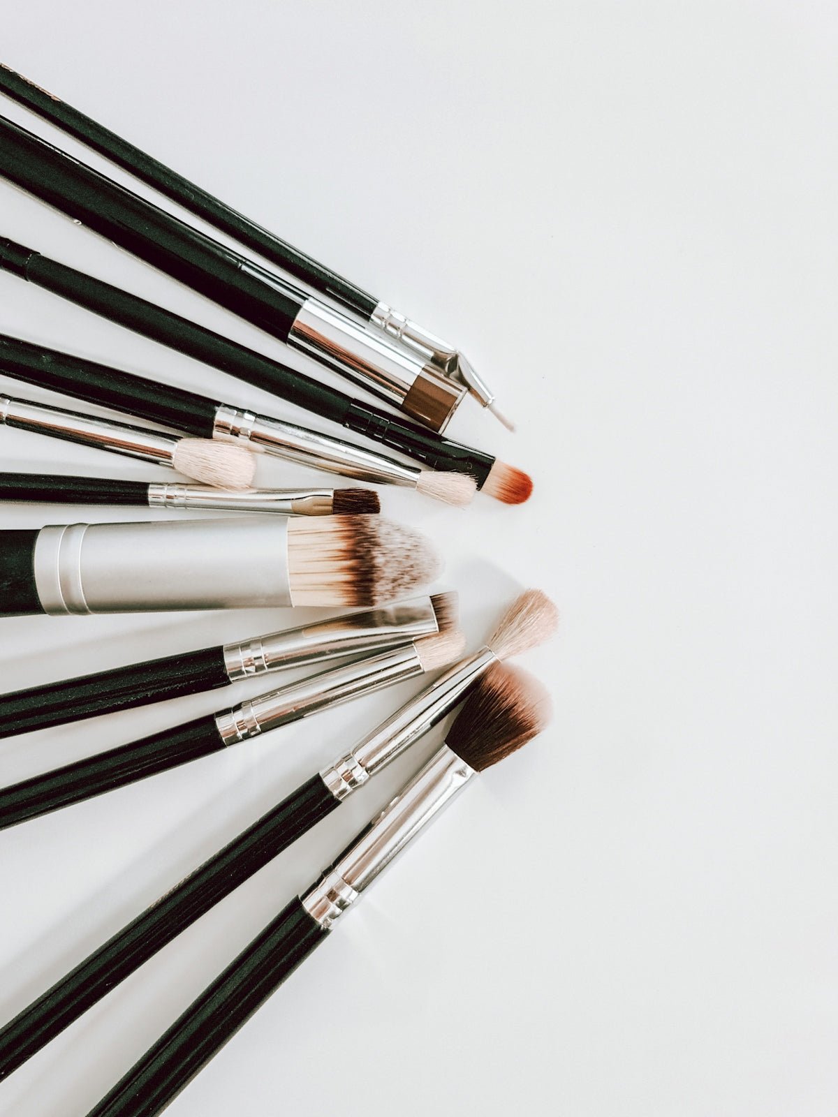 Comparing Vanity Materials to Find the Best Fit for Your Makeup Needs - Vektaya