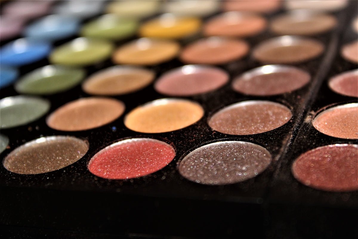 Decoding the Best Storage Options for Your Makeup Vanity - Vektaya