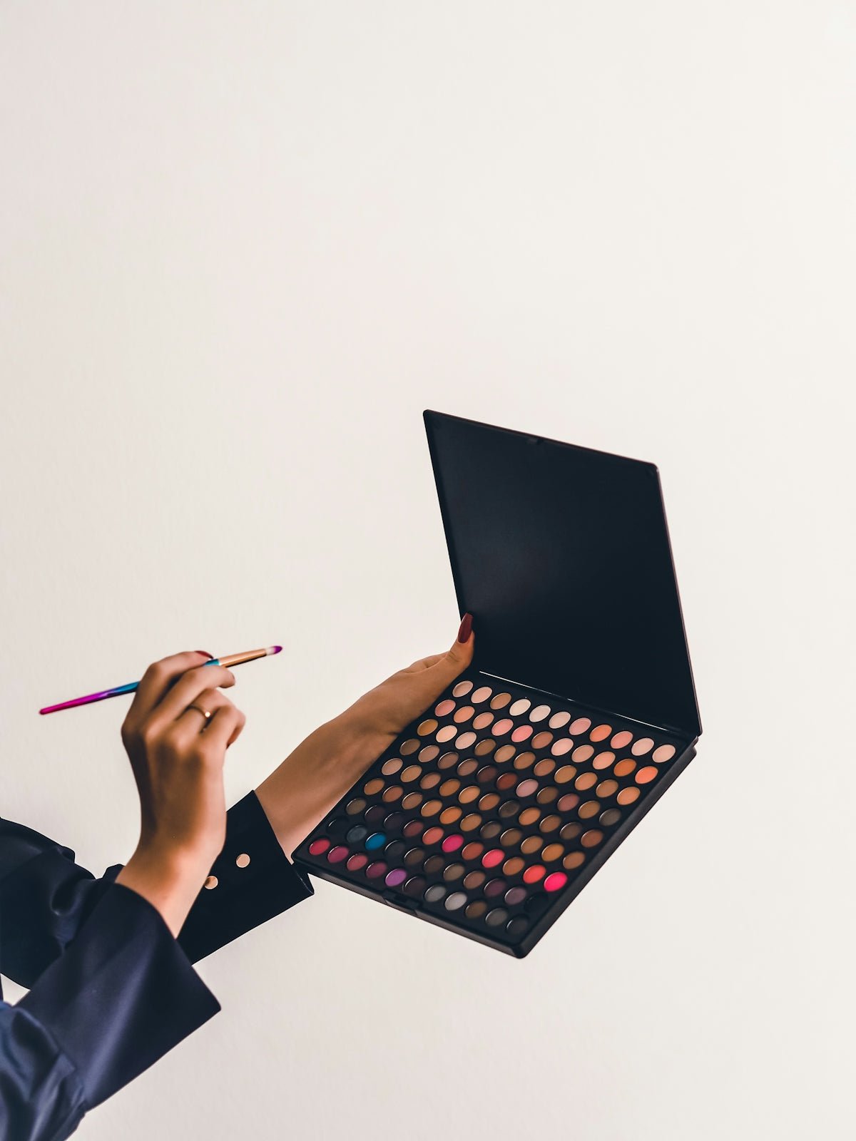 Everyday Items You Can Repurpose for Your Makeup Vanity - Vektaya
