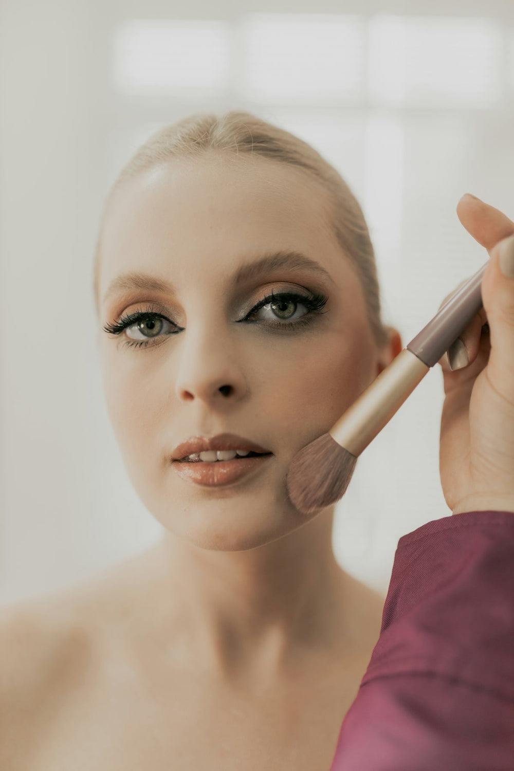 Expert Tips on Designing a Minimalist Makeup Vanity - Vektaya