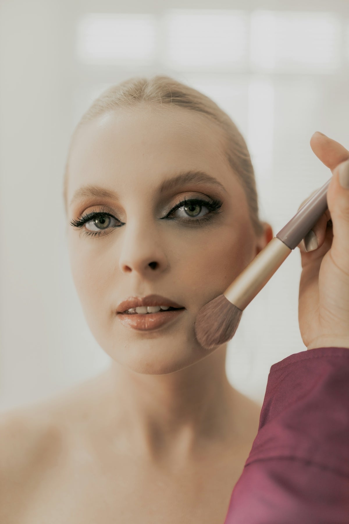 Expert Tips on Designing a Minimalist Makeup Vanity - Vektaya