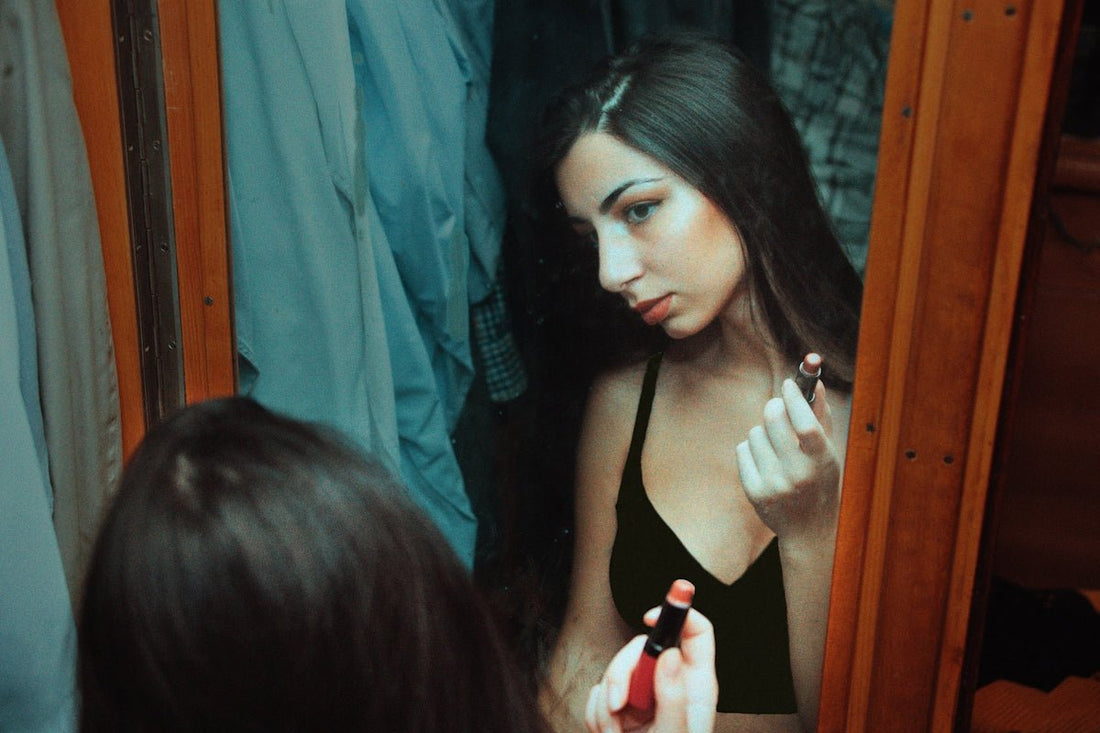 Exploring Makeup Vanity Transitions Across Decades - Yanosaku Sotre