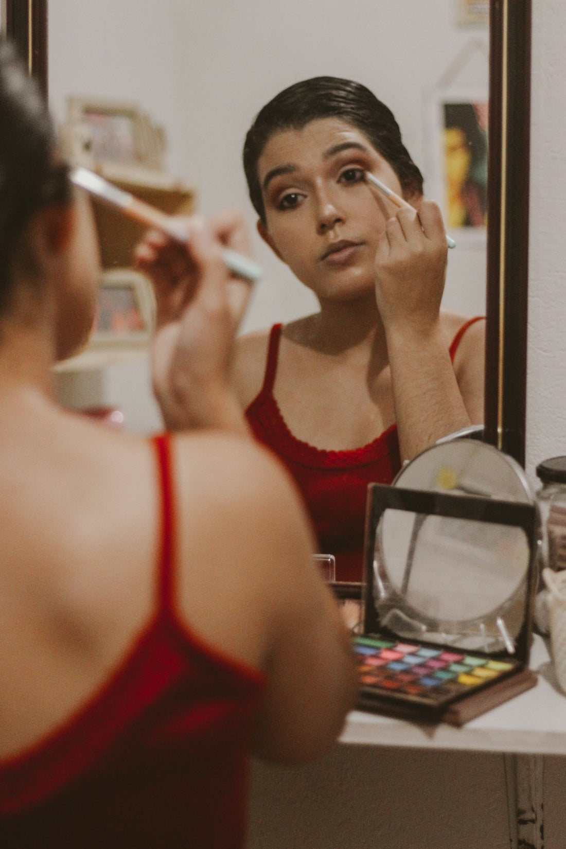 How to Choose the Right Mirror for Your Makeup Vanity - Yanosaku Sotre