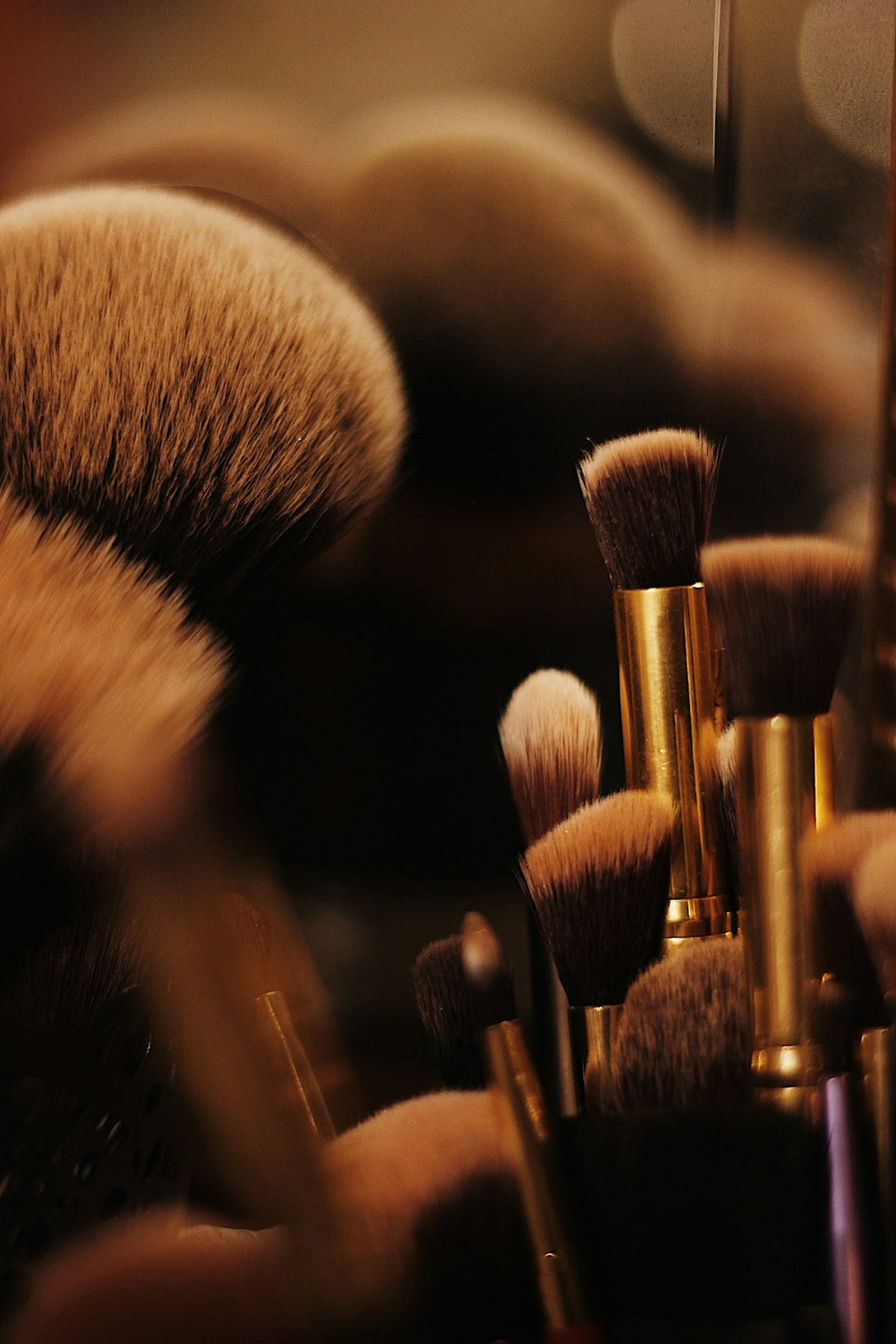 Insights into the Historical Influence on Makeup Vanity Styles - Yanosaku Sotre