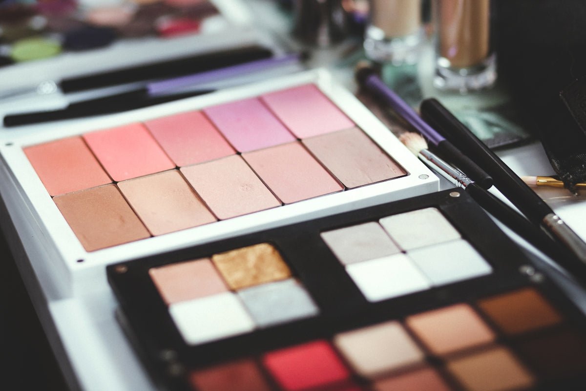 Must-Have Beauty Tools for an Exceptional Makeup Vanity - Yanosaku Sotre