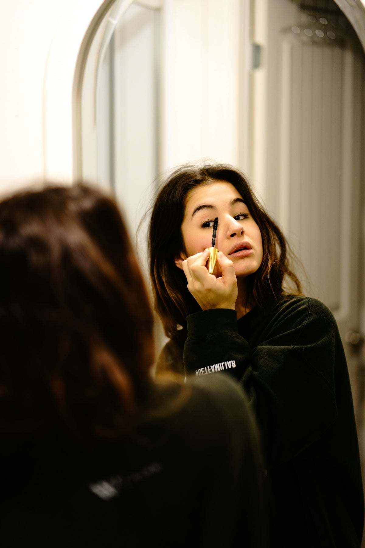 The Art of Combining Functionality with Style in Makeup Vanities - Vektaya