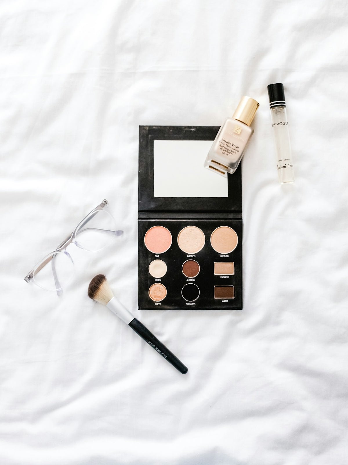 The Best Makeup Vanity Solutions for Small Spaces - Yanosaku Sotre