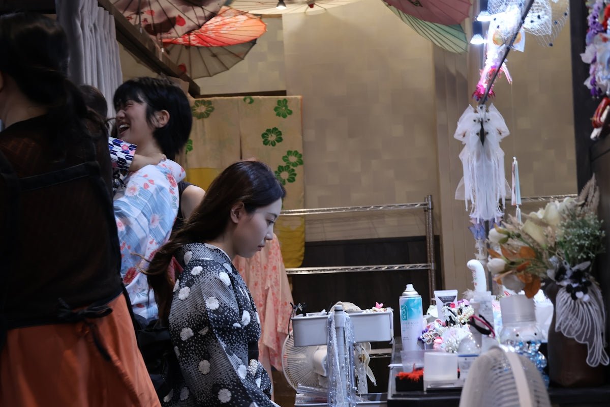 The Definitive Guide to Makeup Vanity Designs for Small Spaces - Yanosaku Sotre