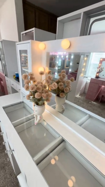 Makeup Vanity Desks, LED Mirror Vanities & Bedroom Storage | Vektaya